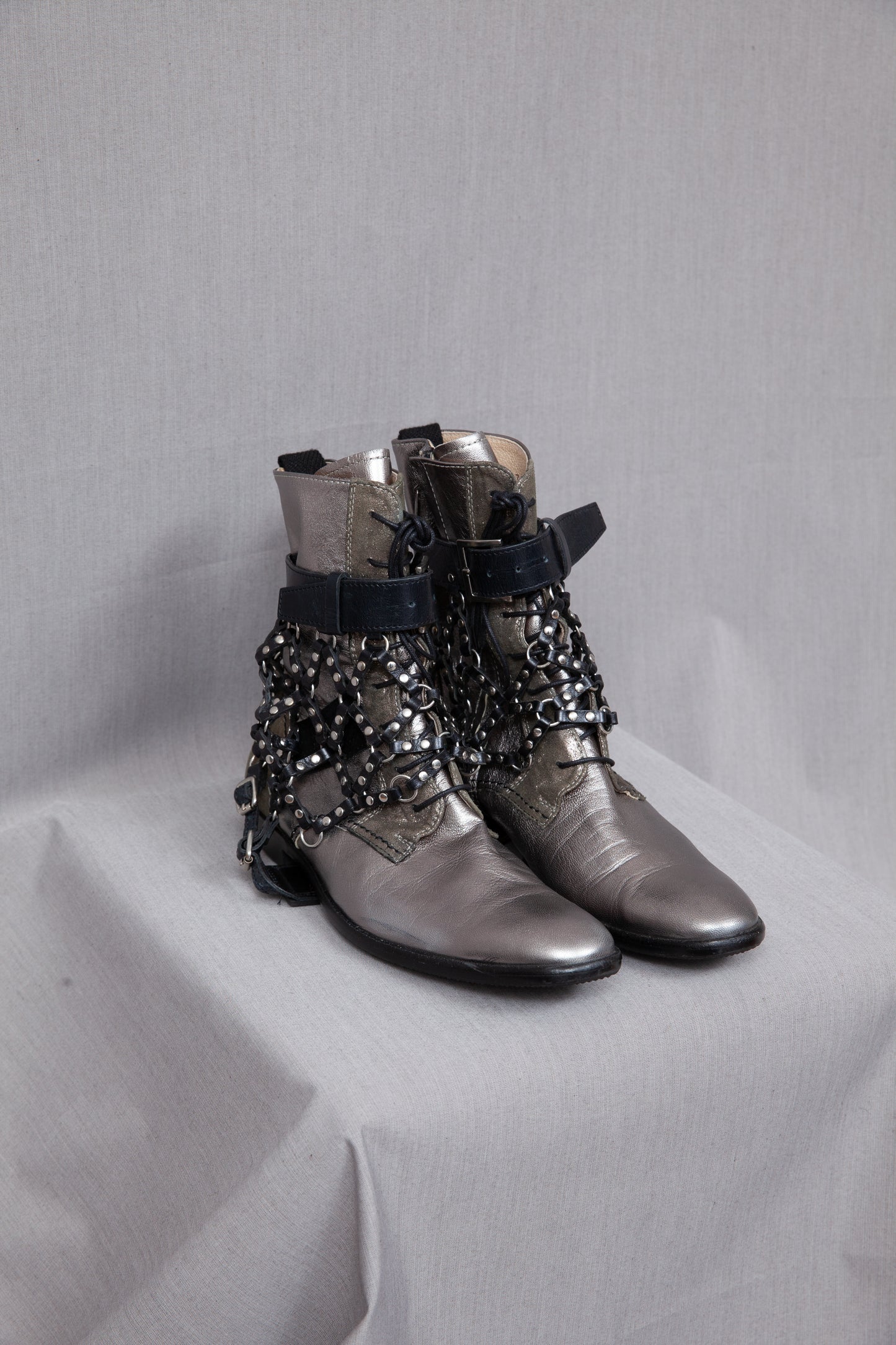 Noir Kei Ninomiya  Black Netted Buckle Shoe Attachment